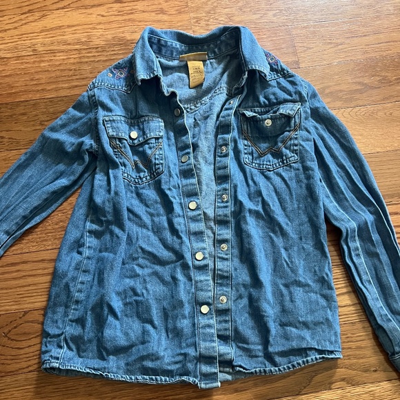 Wrangler Other - Wrangler embroidered Jean top